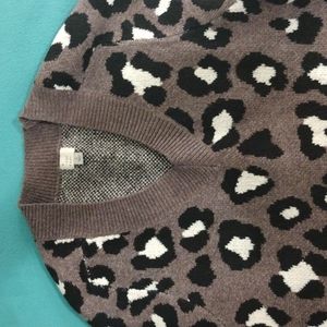 Cute sweater that can be dressed up with leggings and heels or jeans